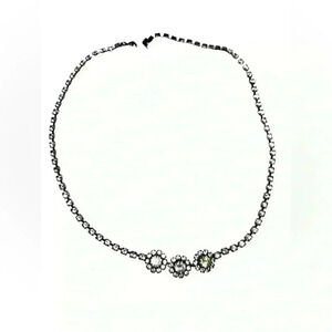 Vintage collar length clear faceted glass rhinestone necklace with three daisies